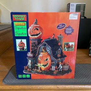 Lemax Spooky Town - The Mad Pumpkin Patch